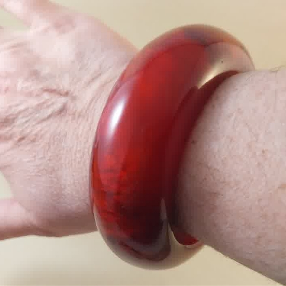 Vintage Bakelite Red Resin Dome Bangle Bracelet - Picture 10 of 16
